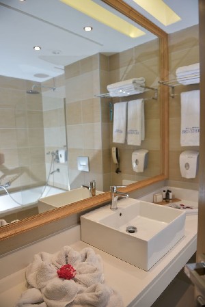 Deluxe FamilyRoom (Mountain or Garden View) _1_opt