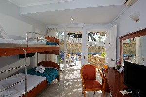 Family Room Sharing Pool