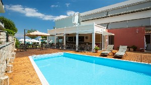 Hotel s bazénem