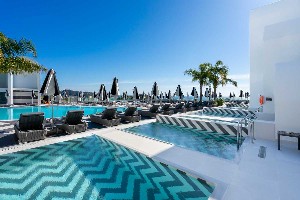 Deluxe Room (Private-PoolTerrace)