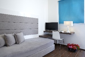 Standard FamilyRoom (PoolView)