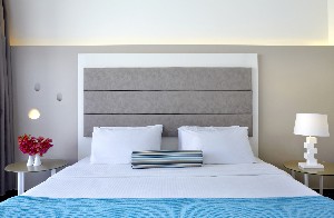 Standard FamilyRoom (PoolView)