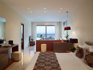Beachfront Swim Up Grand Suite