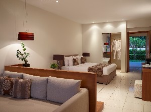 Beachfront Swim Up Grand Suite