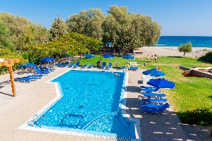 Piscină și grădină