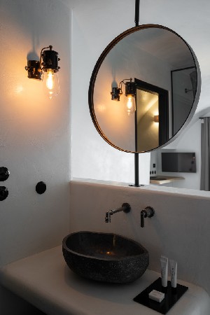 Luxury Cave with Caldera View & Outdoor Jacuzzi 1