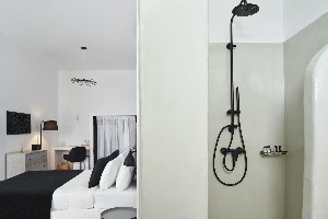 Superior Room with Jetted tub & Caldera View