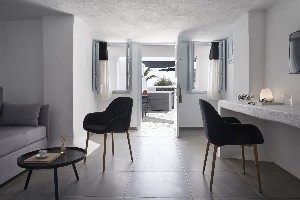 Junior Suite with Jetted Tub & Garden View