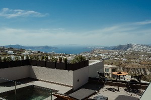 Comfort Suite W. outdoor heated jacuzzi