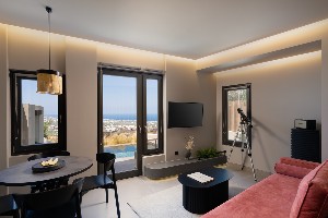 Deluxe Suite W. private pool & Caldera view