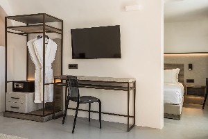 Exclusive Cave Suite