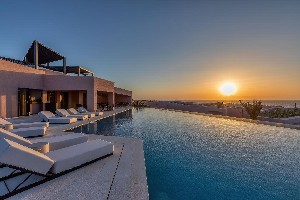 (Řecko, Santorini, Oia – Koloumbo) - DOMES NOVOS SANTORINI