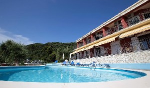 Resort s bazénem