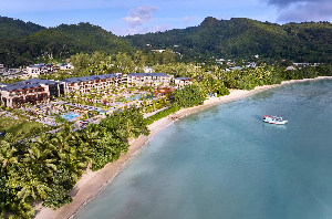 Letecký pohled na hotel a pláž 