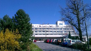 Hotel se nachází ve světoznámém lázeňském městě Piešťany, v městě s největším počtem slunečních dní v roce na Slovensku.