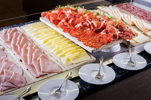 Hotel WELLNESS HOTEL APOLLO wakacje