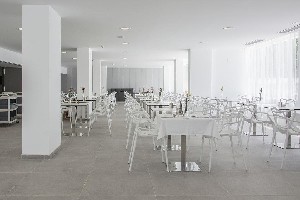 restaurant/bar