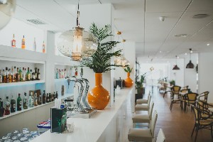 restaurant/bar