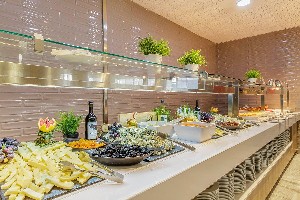 Restaurant/bars