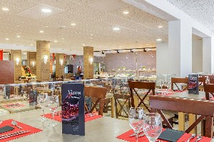 Restaurant/bars