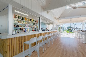 Restaurant/bars