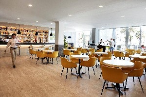 Restaurant/bars