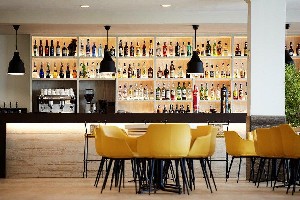 Restaurant/bars