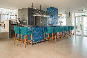 bar