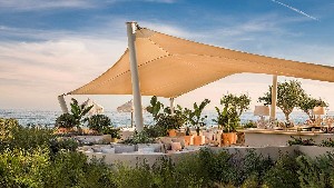 Restaurant/bars