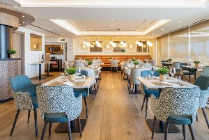 Restaurant/bars