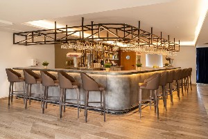 Restaurant/bars