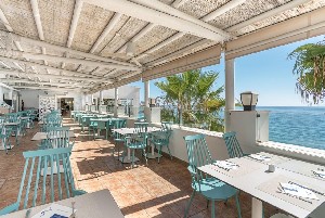 Restaurant/bars