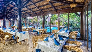 Restaurant/bars