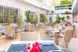 Restaurant/bars