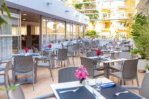 Restaurant/bars