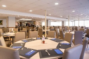 Restaurant/bars
