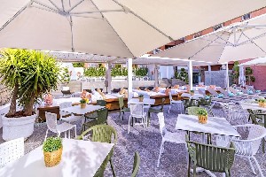 Restaurant/bars