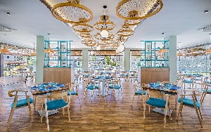 Restaurant/bars