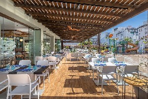 Restaurant/bars