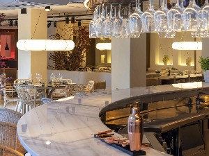 Restaurant/bars