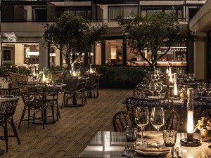 Restaurant/bars