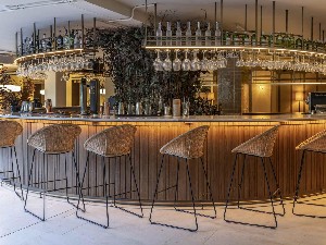 Restaurant/bars