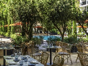 Restaurant/bars