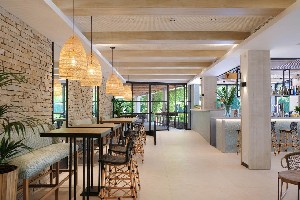 Restaurant/bars