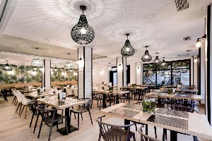 Restaurant/bars