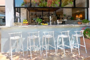 Restaurant/bars