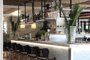 Restaurant/bars