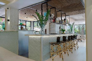Restaurant/bars