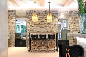 Restaurant/bars