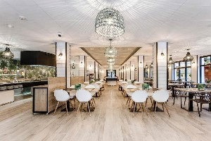 Restaurant/bars
